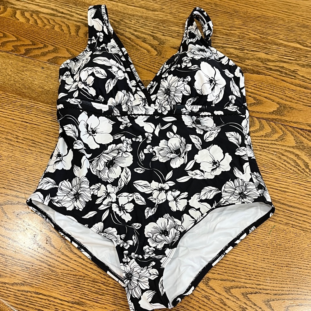 Jantzen Black & White Floral Women’s One-Piece Swimsuit